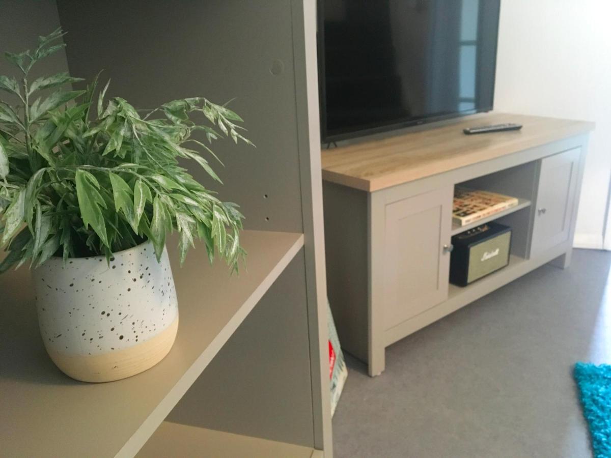 2 Bedroom Private House Near Bedford Town And Train Station Бедфорд Екстериор снимка