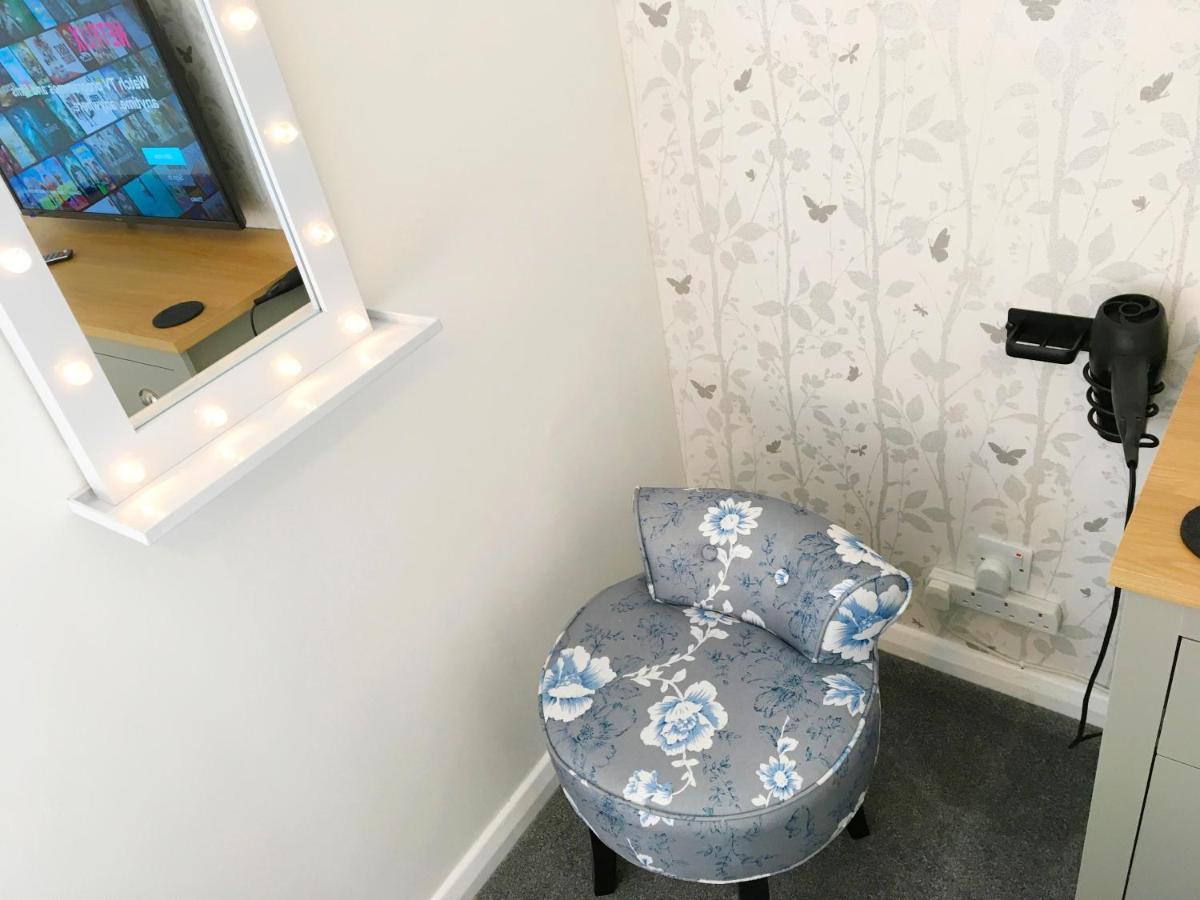 2 Bedroom Private House Near Bedford Town And Train Station Бедфорд Екстериор снимка