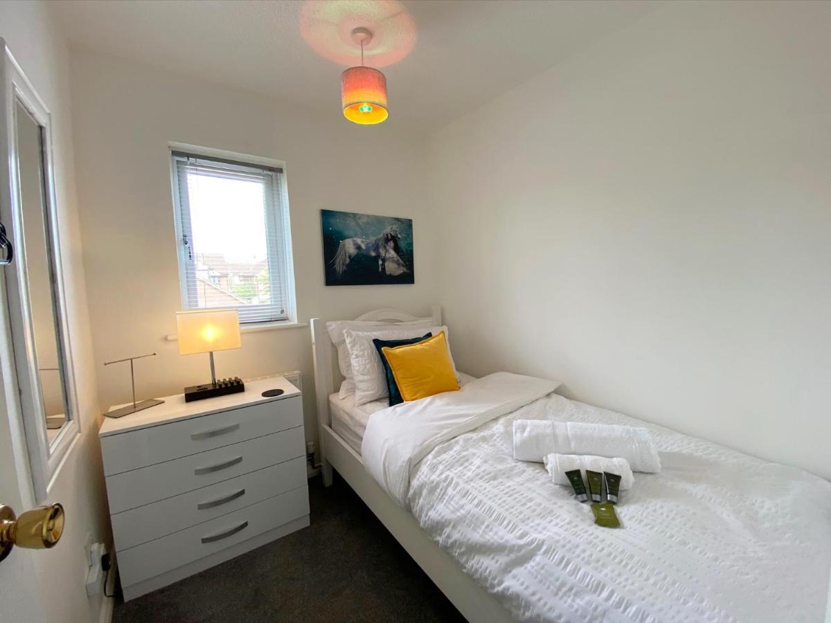 2 Bedroom Private House Near Bedford Town And Train Station Бедфорд Екстериор снимка